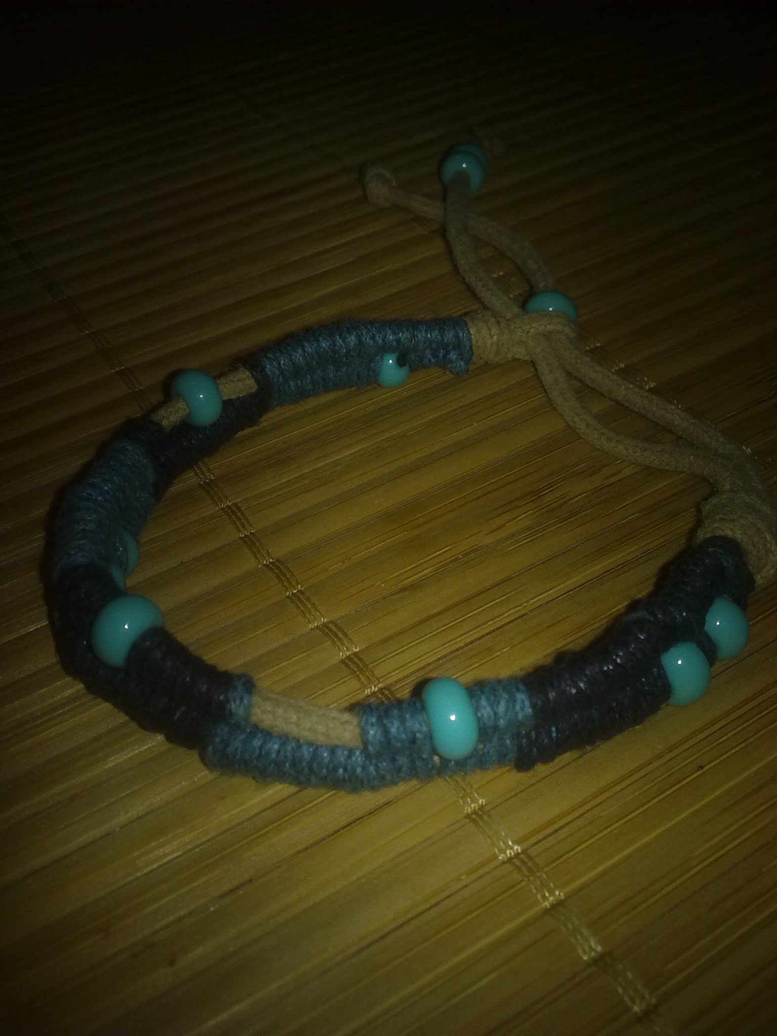 modročerný s korálky